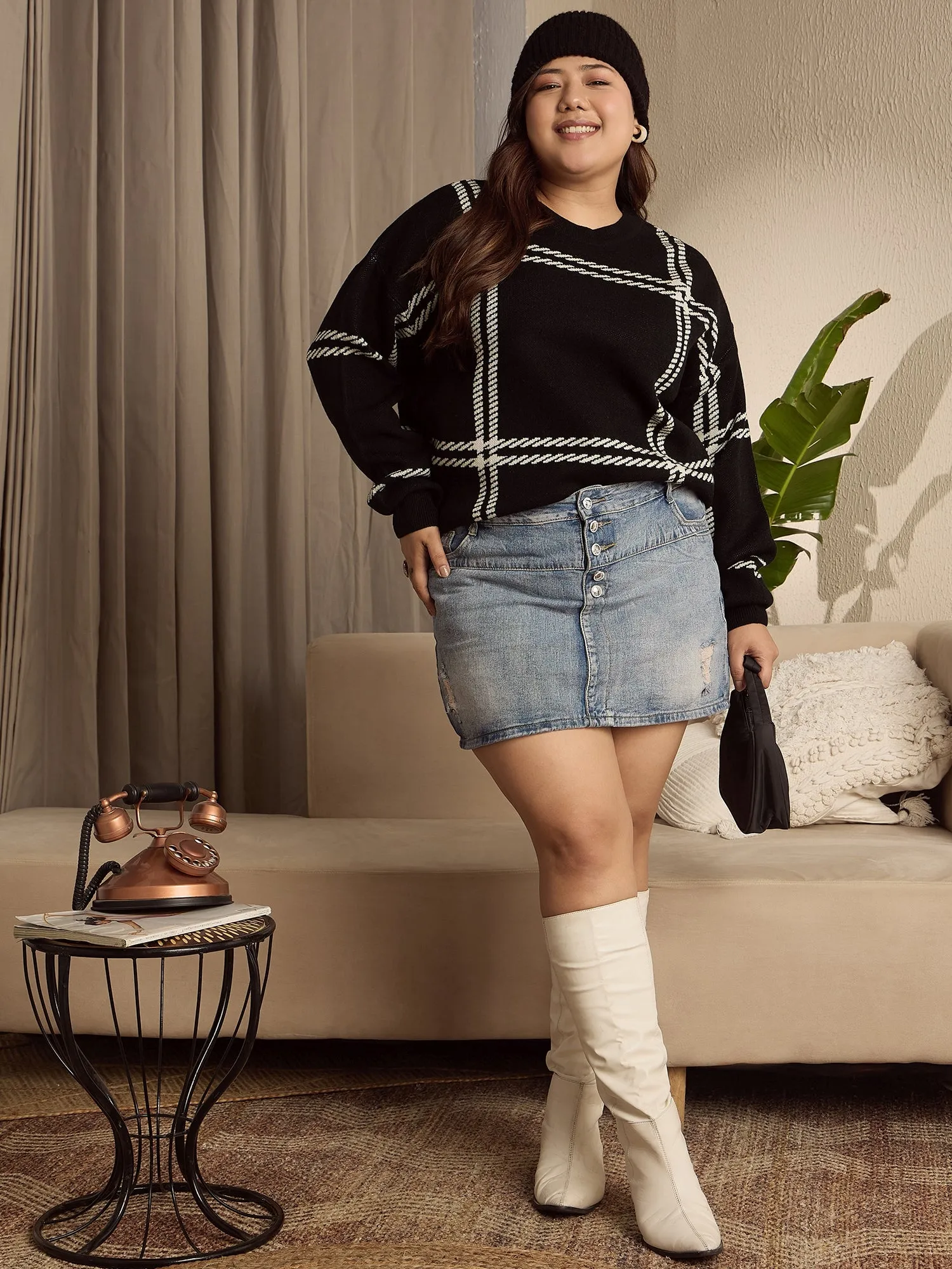 Berrylush Curve Women Black & White Checked Print Round Neck Acrylic Ribbed Hem Regular Pullover