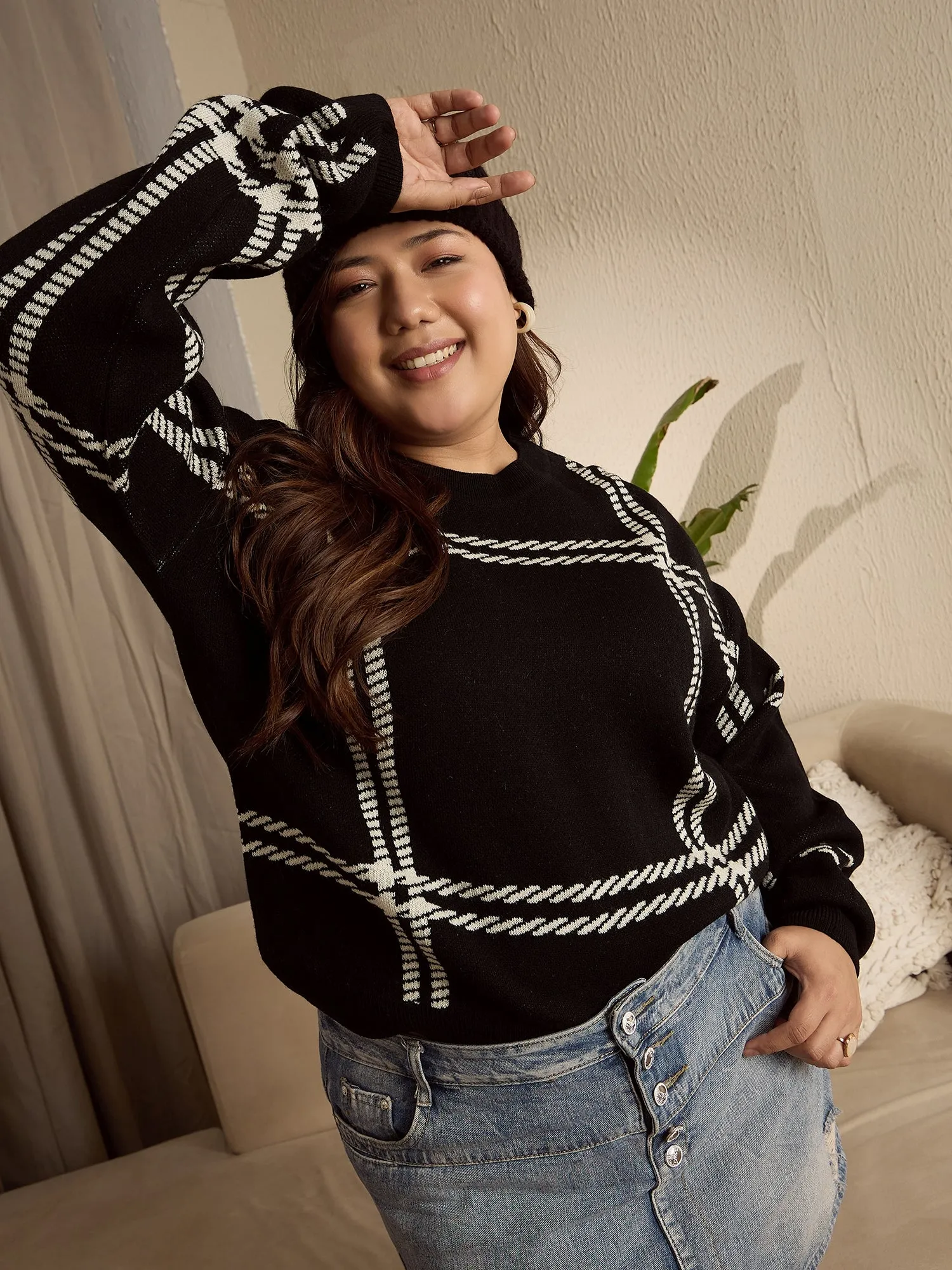 Berrylush Curve Women Black & White Checked Print Round Neck Acrylic Ribbed Hem Regular Pullover